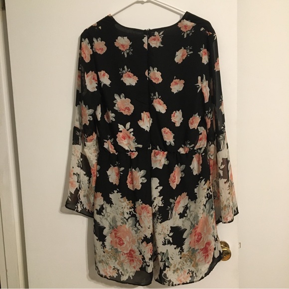 🟢BOGO FREE🟢 Gorgeous Romper - Picture 3 of 11